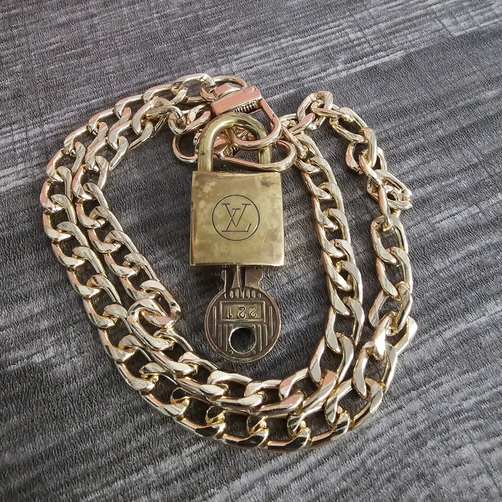 LOUIS VUITTON #221 brass lock & key with unbranded chain